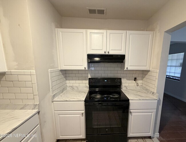 Foto del edificio - 3448 Inwood Cir E
