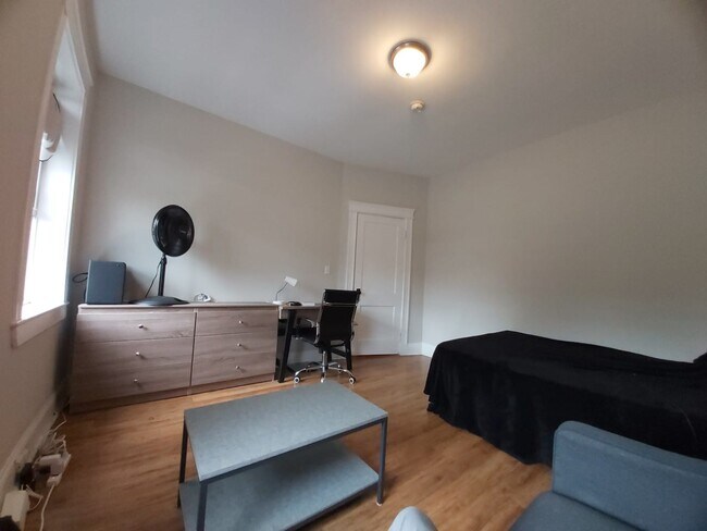 Foto del edificio - 1412 Commonwealth Ave