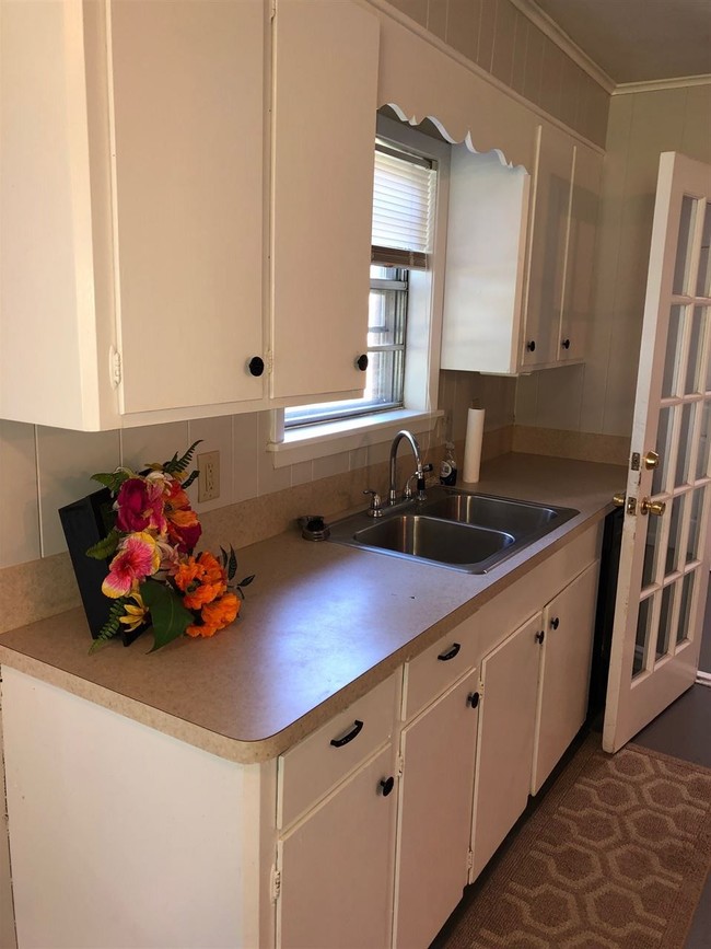 Foto del edificio - 2703 Pine Cir Dr
