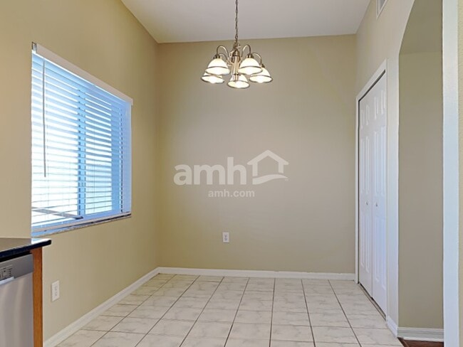 Building Photo - 10910 Lakeside Vista Dr