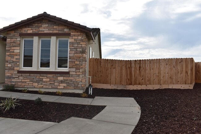 Building Photo - 832 Kelsey Ct