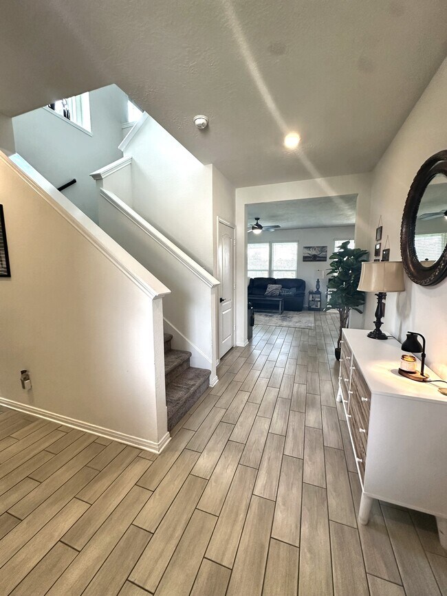 Building Photo - 5027 Hickory Deer Ln