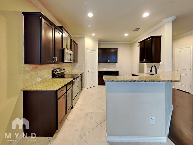 Building Photo - 5813 Valley Haven Way