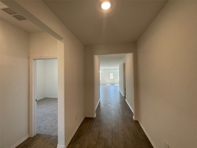 Foto del edificio - 9645 Caney Trails Rd