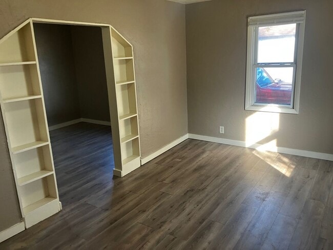 3309-3313 Main St - 3309-3313 Main St Apartment