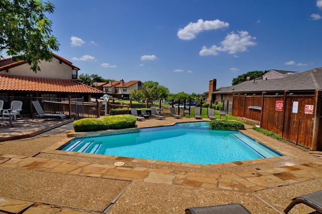 Building Photo - 2610 Lakehill Ln