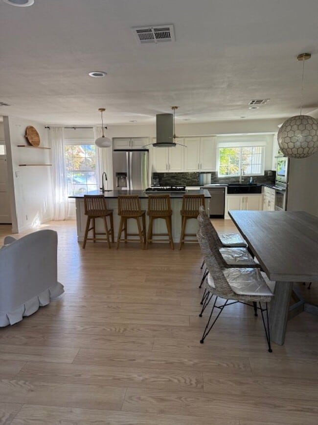 Building Photo - Prime Ojai Location!