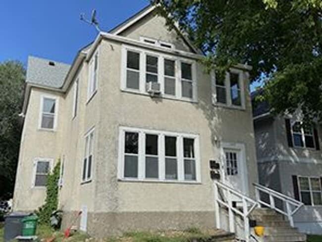 Building Photo - 1109 17th Ave SE