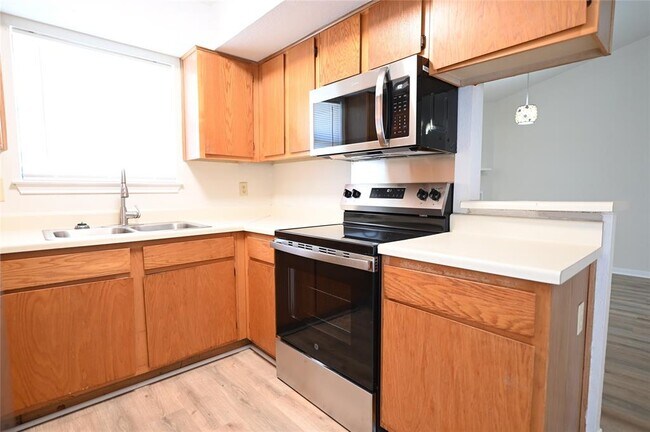 Building Photo - 1003 Crockett St