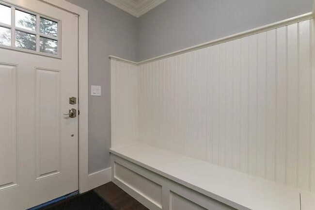 Building Photo - 1521 Beacon St
