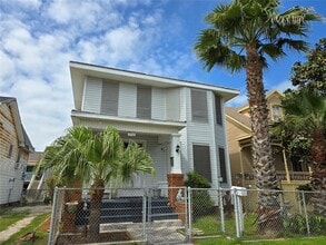 Building Photo - 916 Avenue H