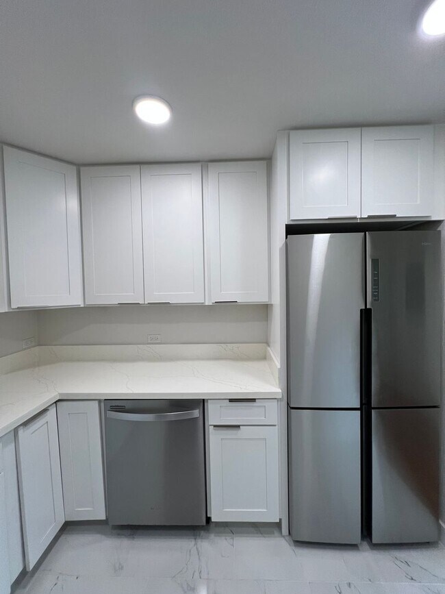 Building Photo - 2 Bedroom / 2 bath, 759 Sq Ft. unit with 2...