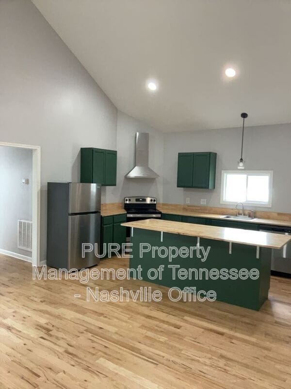Building Photo - 1405 Russell St