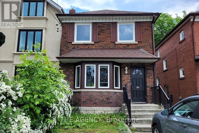 Building Photo - 523 Soudan Ave