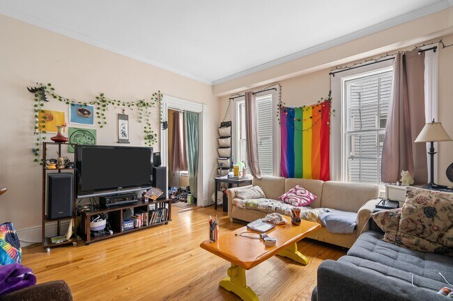 Foto del edificio - 48 Spring Park Ave