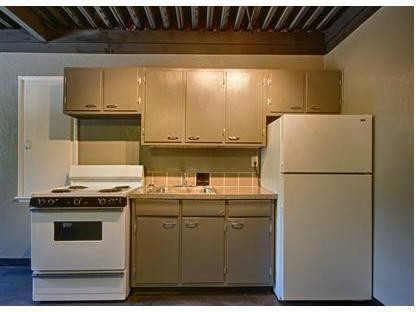 Foto del edificio - 1325 W. Lindsey