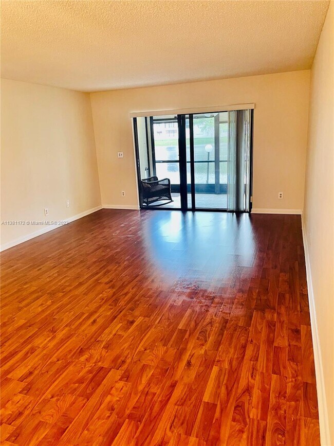 Building Photo - 4970 E Sabal Palm Blvd