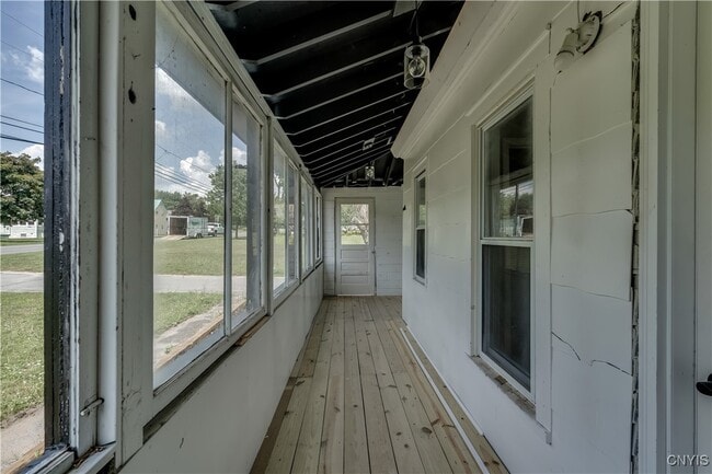 Building Photo - 29538 Maple St