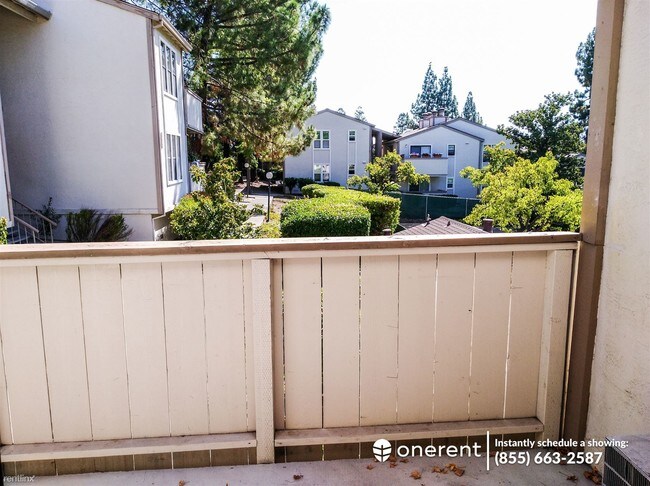 Building Photo - 2 br, 1 bath Condo - 385 Camelback Rd Unit 28