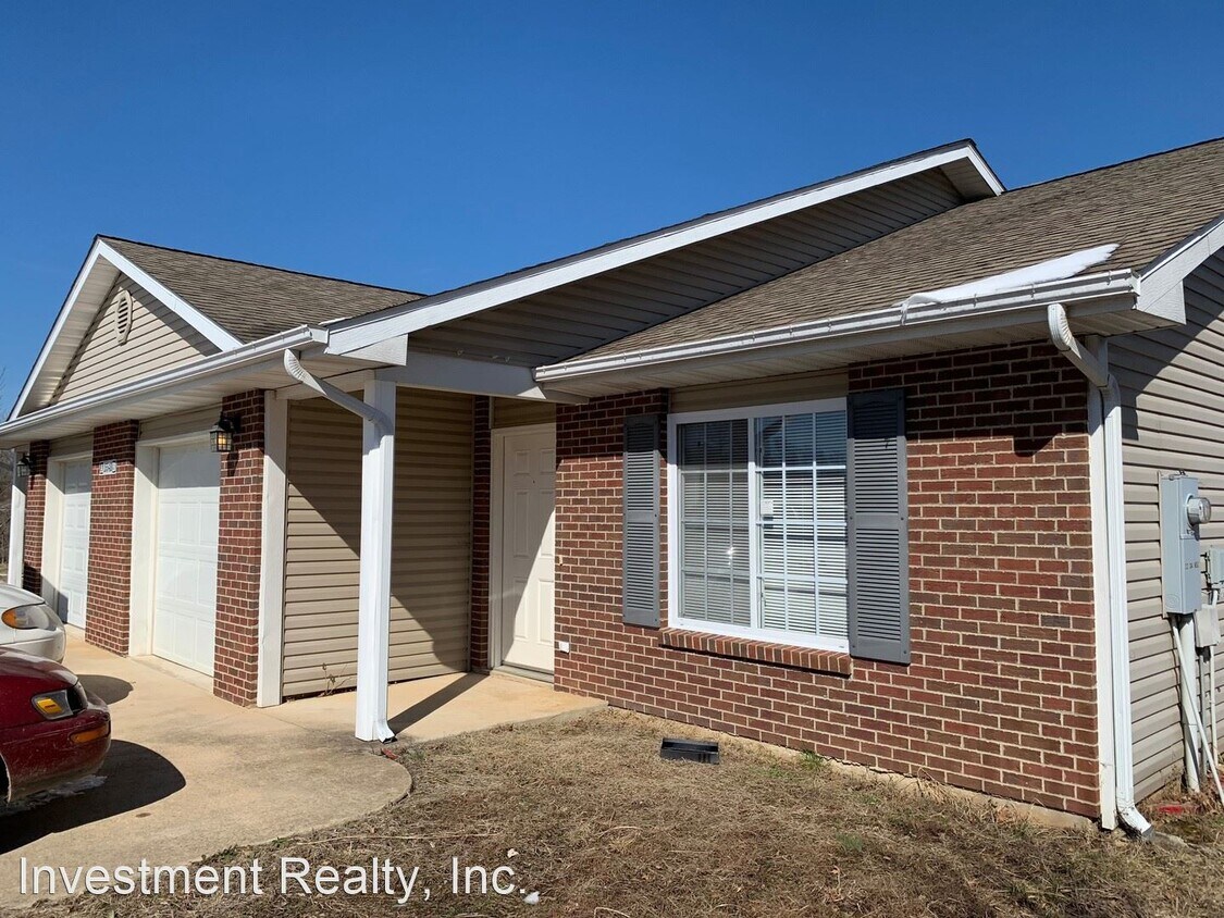 Primary Photo - 15548 Trailside Ln