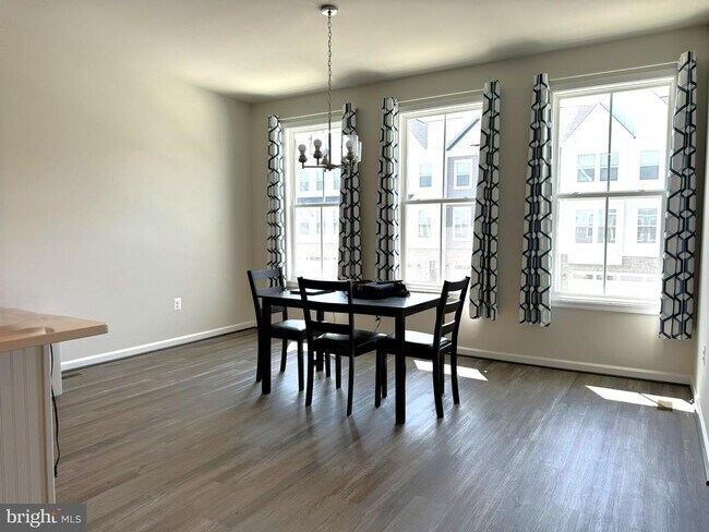 Foto del edificio - 4115 Bolton Ct