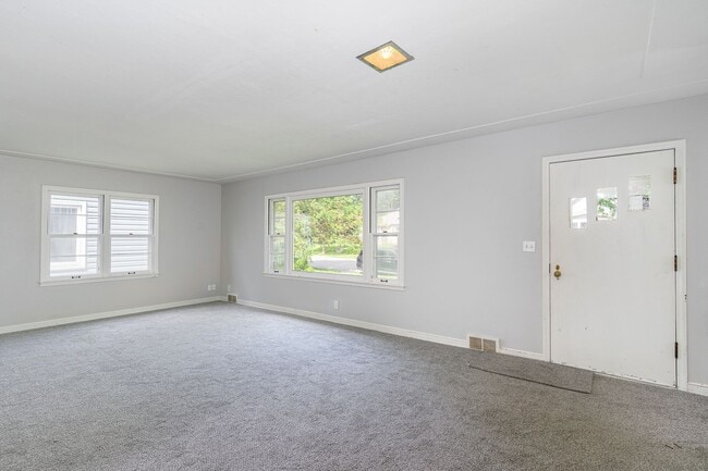 Building Photo - 1270 Hubbard Ave