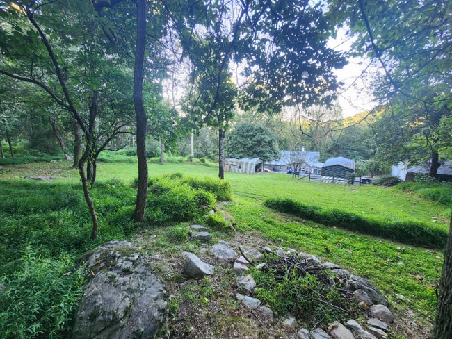 Foto del edificio - 15215 Charmian Rd