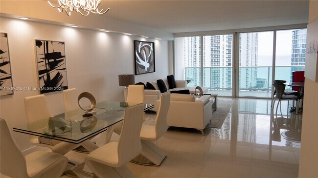 Foto del edificio - 100 Bayview Dr