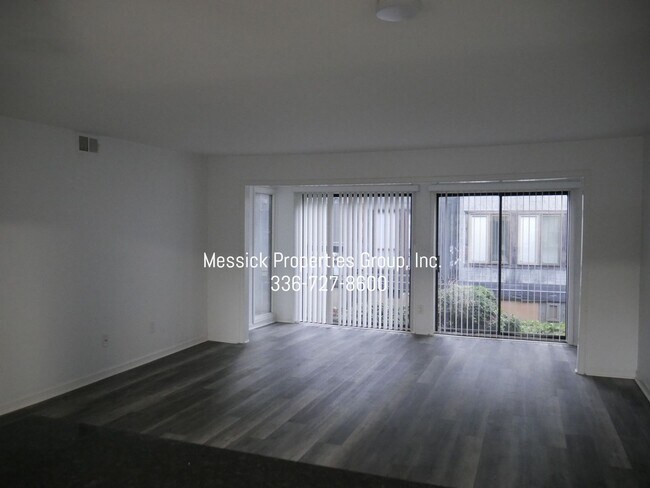 Foto del edificio - CEDAR COVE ON PEACE HAVEN ROAD!