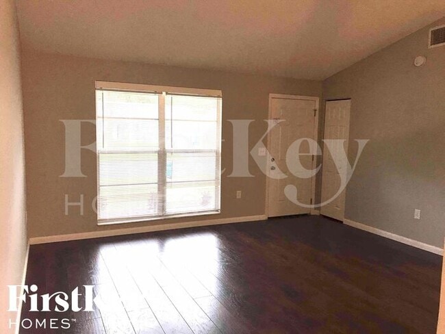 Foto del edificio - 7615 Ivory Terrace