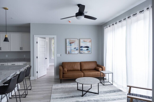 Foto del interior - Tryon Flats – Modern Student Living Near NC State