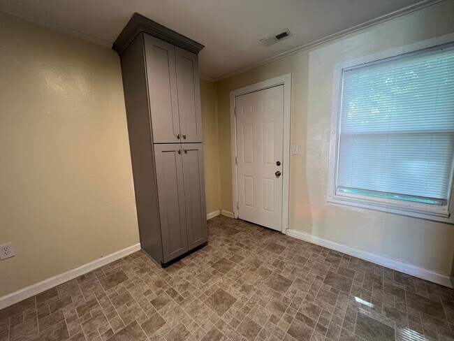 Building Photo - 49 Carver Cir