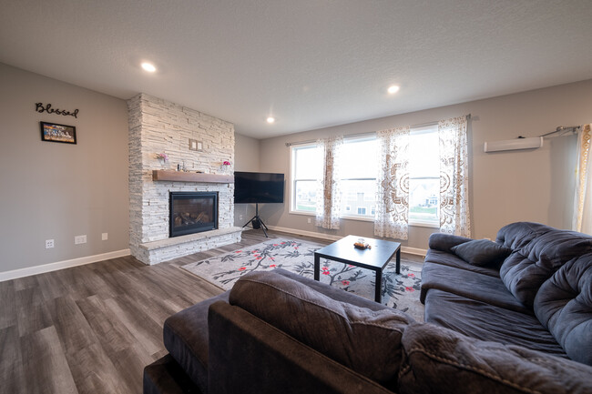 Building Photo - 8353 Abercrombie Ln