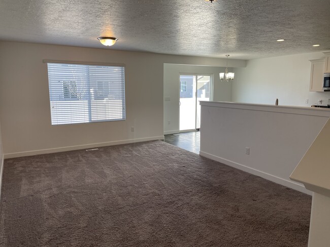 Family Room - 467 S Pegasus Way