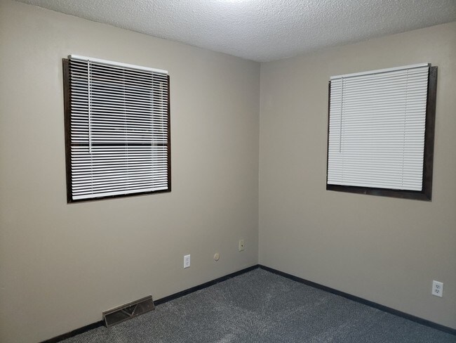 Building Photo - Desirable 4 bedroom in a wonderful location!