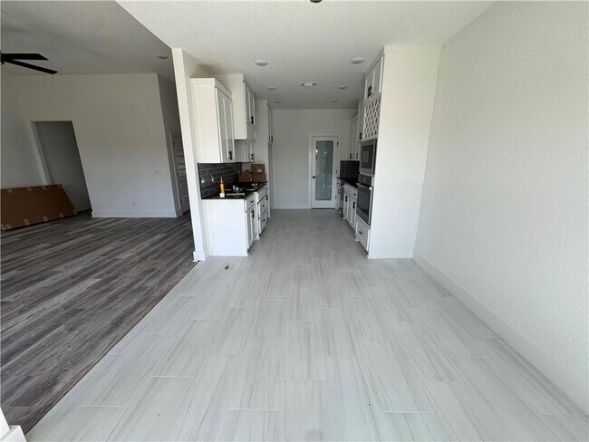 Building Photo - 6604 SW Spindle St