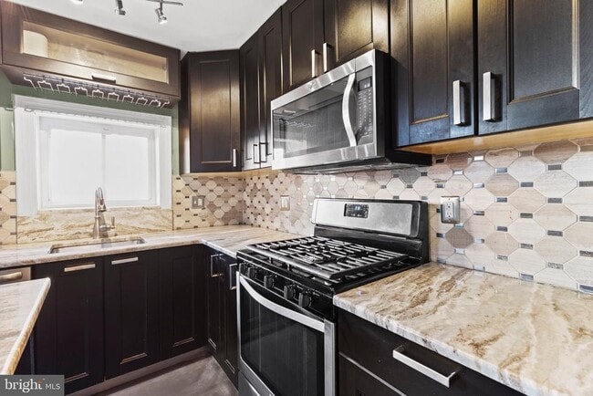 Foto del edificio - 2443 E Cumberland St