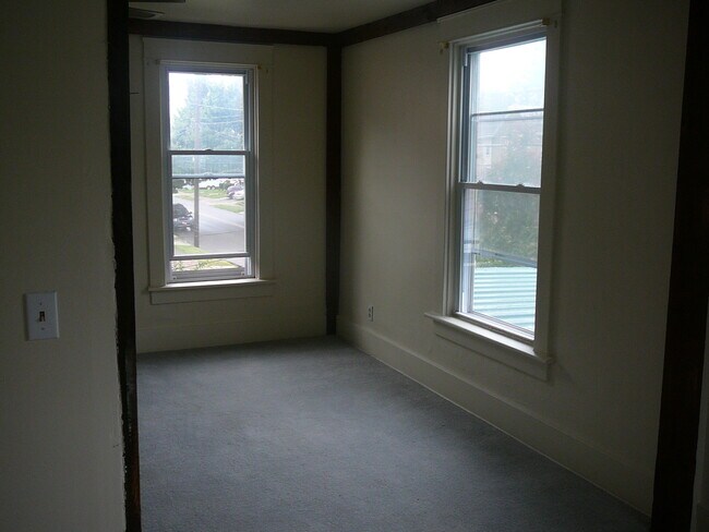 Foto del edificio - 1140 W 8th St