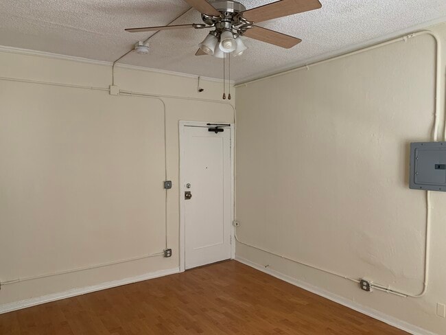 Foto del edificio - 415 S Grand View St