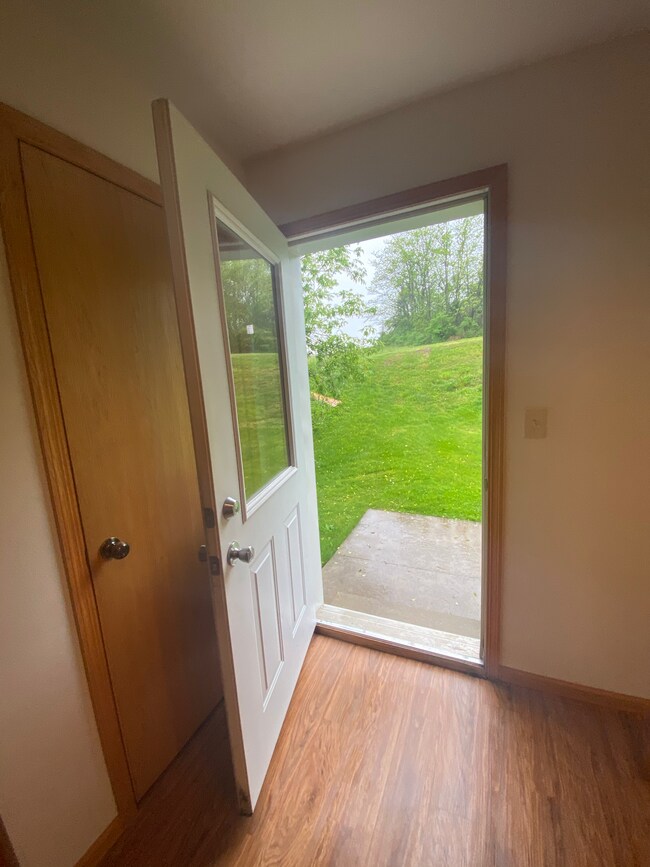 Foto del edificio - 989 Fox Ridge Rd