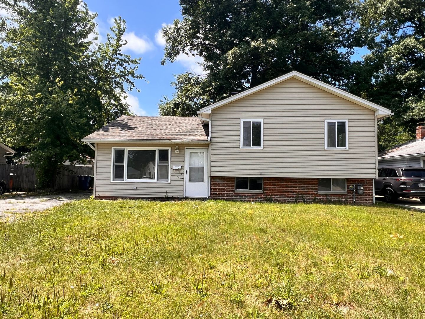 210 Kenyon Rd Eastlake, OH 44095 – photo 1 of 27