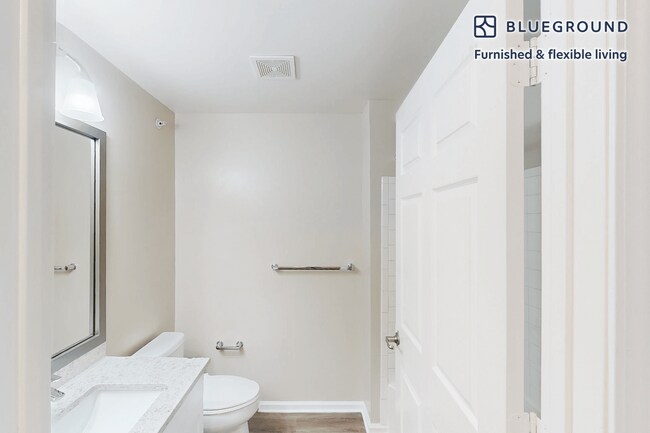 Building Photo - 160 Boylston St