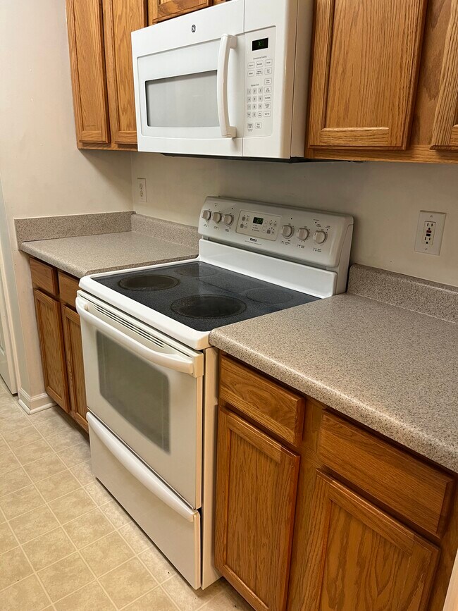 Building Photo - 1305 Cedar Shoals Dr