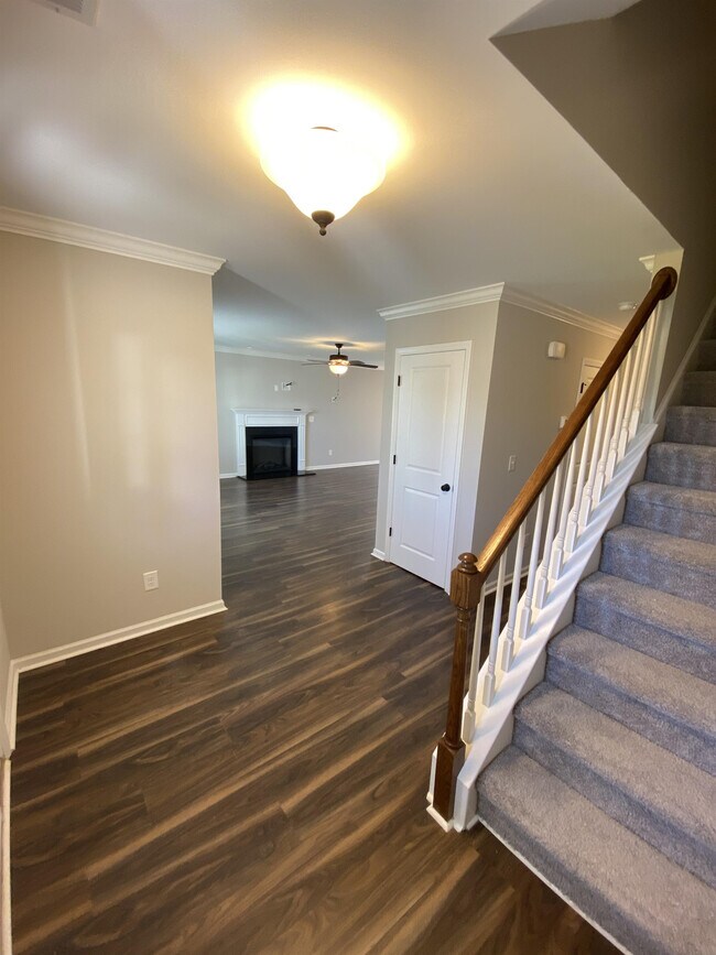 Building Photo - 617 Rockland Dr
