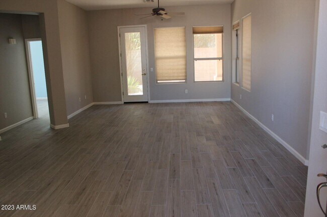 Foto del edificio - 18217 N 49th Pl