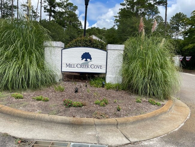 Building Photo - 3 Bedroom 2 Bathroom House Located in Mill...