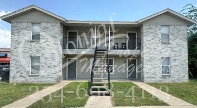 Building Photo - 1111 Circle M Dr