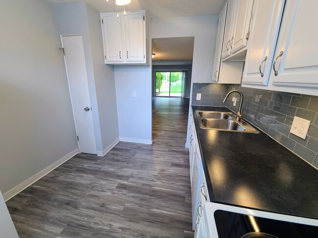 Foto del edificio - 6590 Chaffee Ct