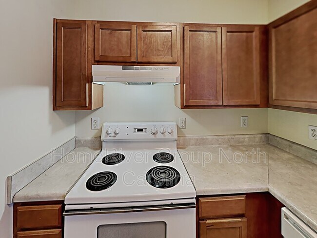 Building Photo - 1810 Evans Dr