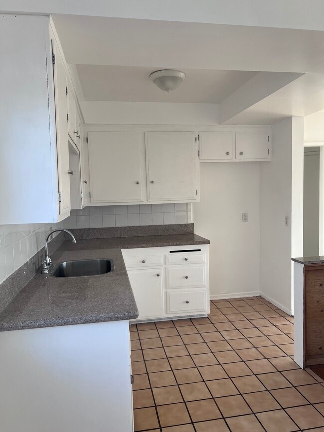 Cocina - 8129 Otis St